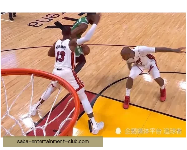 愿无大碍古德温倒地拼抢受压伤退场返回更衣室接受紧急治疗情况引关注